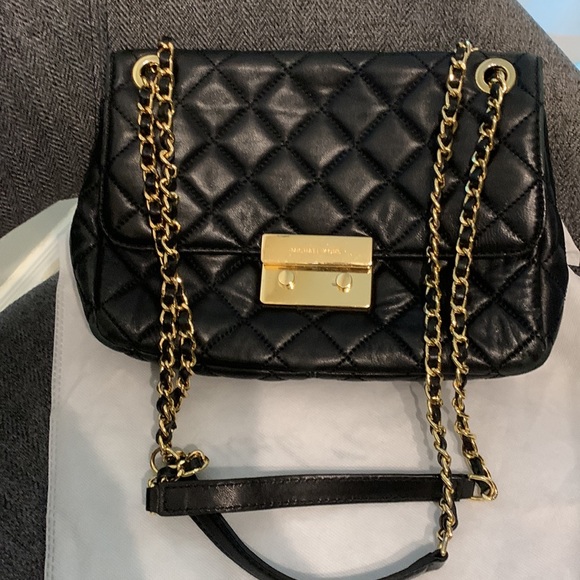 Michael Kors Sloan large black quilted lamb skin and gold hardware purse - Picture 4 of 16